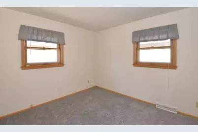 2501 W Layton Ave, Milwaukee, WI 53221 - Photo 16