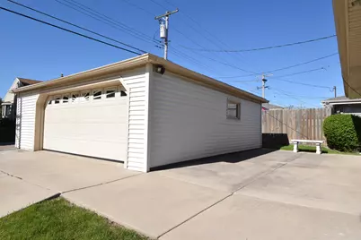2501 W Layton Ave, Milwaukee, WI 53221 - Photo 28