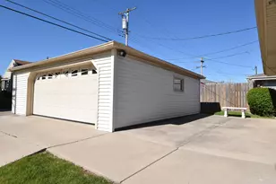 2501 W Layton Ave, Milwaukee, WI 53221 - Photo 28