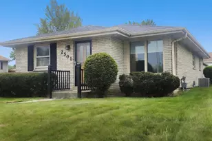 2501 W Layton Ave, Milwaukee, WI 53221 - Photo 2