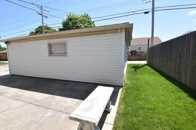 2501 W Layton Ave, Milwaukee, WI 53221 - Photo 30