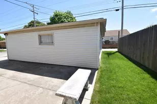 2501 W Layton Ave, Milwaukee, WI 53221 - Photo 30