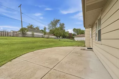 435 E Golden Ln, Oak Creek, WI 53154 - Photo 24