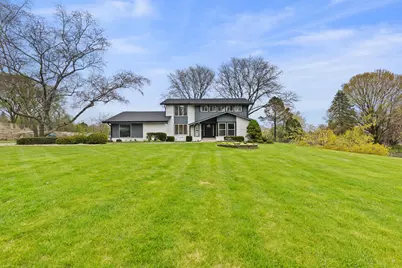 7693  Overlook Dr, Greendale, WI 53129 - Photo 2