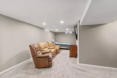 2920 E Cudahy Ave, Saint Francis, WI 53235 - Photo 16
