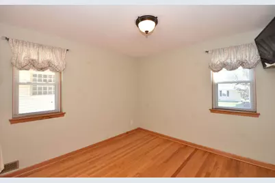 2500 N 116th St, Wauwatosa, WI 53226 - Photo 14