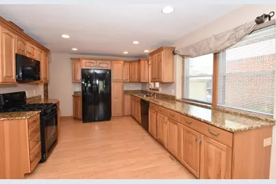 2500 N 116th St, Wauwatosa, WI 53226 - Photo 6