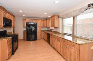 2500 N 116th St, Wauwatosa, WI 53226 - Photo 6