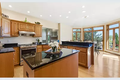 13230 W Foxwood Dr, New Berlin, WI 53151 - Photo 10