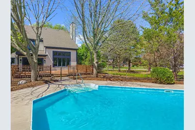 278  Mulberry Dr, Delafield, WI 53018 - Photo 4
