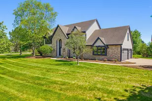 278 Mulberry Dr, Delafield, WI 53018 - Photo 6
