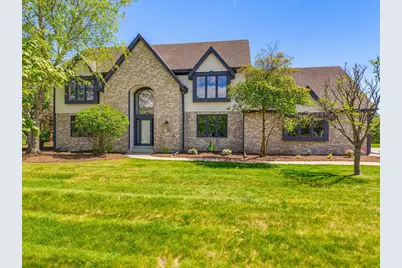 278  Mulberry Dr, Delafield, WI 53018 - Photo 2