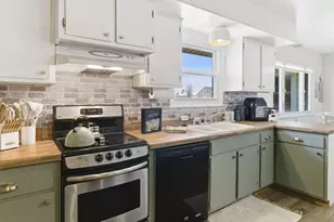 1409 S 26th St, Manitowoc, WI 54220 - Photo 14