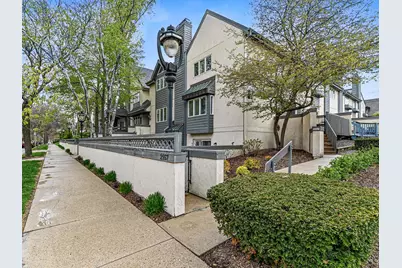 2555 N Lake Dr #3, Milwaukee, WI 53211 - Photo 2