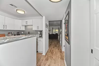 2555 N Lake Dr #3, Milwaukee, WI 53211 - Photo 4