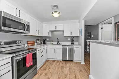 2555 N Lake Dr #3, Milwaukee, WI 53211 - Photo 8