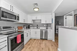 2555 N Lake Dr, Milwaukee, WI 53211 - Photo 8