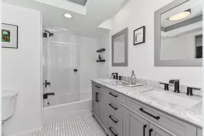 2555 N Lake Dr #3, Milwaukee, WI 53211 - Photo 20