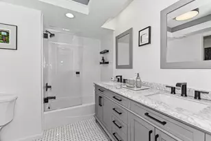 2555 N Lake Dr, Milwaukee, WI 53211 - Photo 20