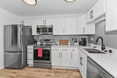 2555 N Lake Dr #3, Milwaukee, WI 53211 - Photo 6