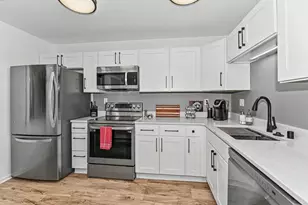 2555 N Lake Dr, Milwaukee, WI 53211 - Photo 6