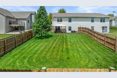 1103  Firethorn Dr, West Bend, WI 53090 - Photo 4