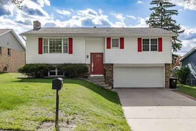 629  Hanson Ct, Onalaska, WI 54650 - Photo 1