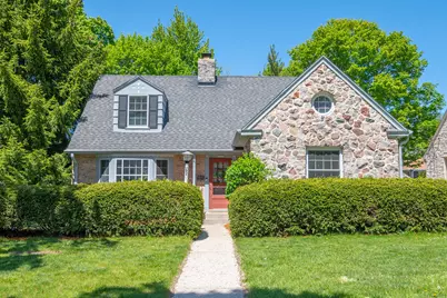 8022  Jackson Park Blvd, Wauwatosa, WI 53213 - Photo 2