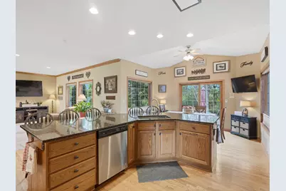 13370 W Maple Ridge Rd, New Berlin, WI 53151 - Photo 20