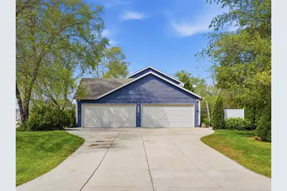 13370 W Maple Ridge Rd, New Berlin, WI 53151 - Photo 2
