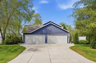 13370 W Maple Ridge Rd, New Berlin, WI 53151 - Photo 2