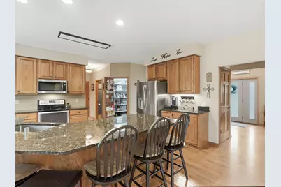 13370 W Maple Ridge Rd, New Berlin, WI 53151 - Photo 16