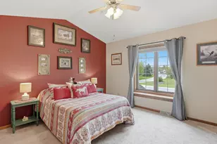 13370 W Maple Ridge Rd, New Berlin, WI 53151 - Photo 36
