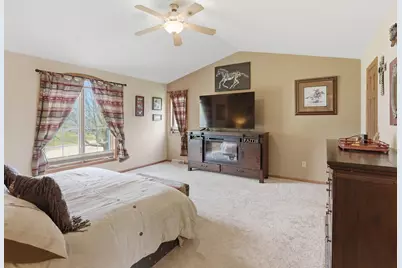 13370 W Maple Ridge Rd, New Berlin, WI 53151 - Photo 30