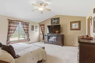 13370 W Maple Ridge Rd, New Berlin, WI 53151 - Photo 30