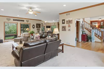13370 W Maple Ridge Rd, New Berlin, WI 53151 - Photo 10