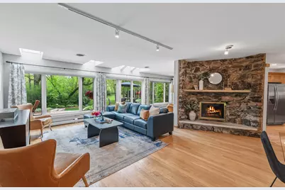 9740 N Riverside Rd, Mequon, WI 53092 - Photo 8