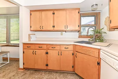 541 N 109th St, Wauwatosa, WI 53226 - Photo 12