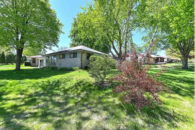 541 N 109th St, Wauwatosa, WI 53226 - Photo 2