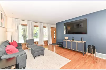 541 N 109th St, Wauwatosa, WI 53226 - Photo 8