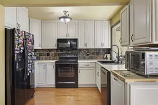 37 S Hillock Dr, Racine, WI 53406 - Photo 2