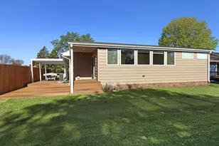 37 S Hillock Dr, Racine, WI 53406 - Photo 22