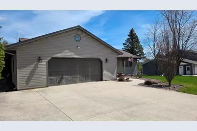 1209  Stonebridge Dr, Howards Grove, WI 53083 - Photo 44