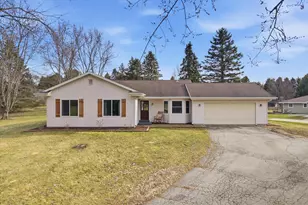 627 Prairie View Dr, North Prairie, WI 53153 - Photo 1