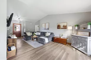 627 Prairie View Dr, North Prairie, WI 53153 - Photo 2