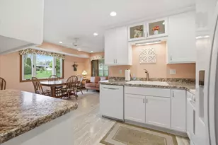 5302 Lakeview Dr, Greendale, WI 53129 - Photo 18