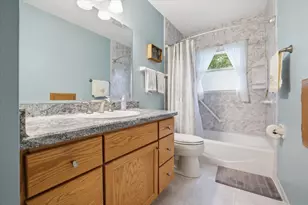 5302 Lakeview Dr, Greendale, WI 53129 - Photo 10