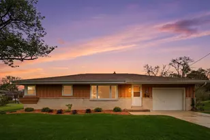 5302 Lakeview Dr, Greendale, WI 53129 - Photo 24