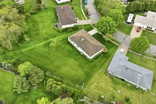 5302 Lakeview Dr, Greendale, WI 53129 - Photo 30