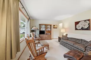 5302 Lakeview Dr, Greendale, WI 53129 - Photo 4